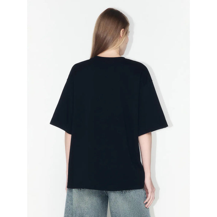 Dame oversized T-shirt med iøjnefaldende grafikdesign og stærkt statement Stilla