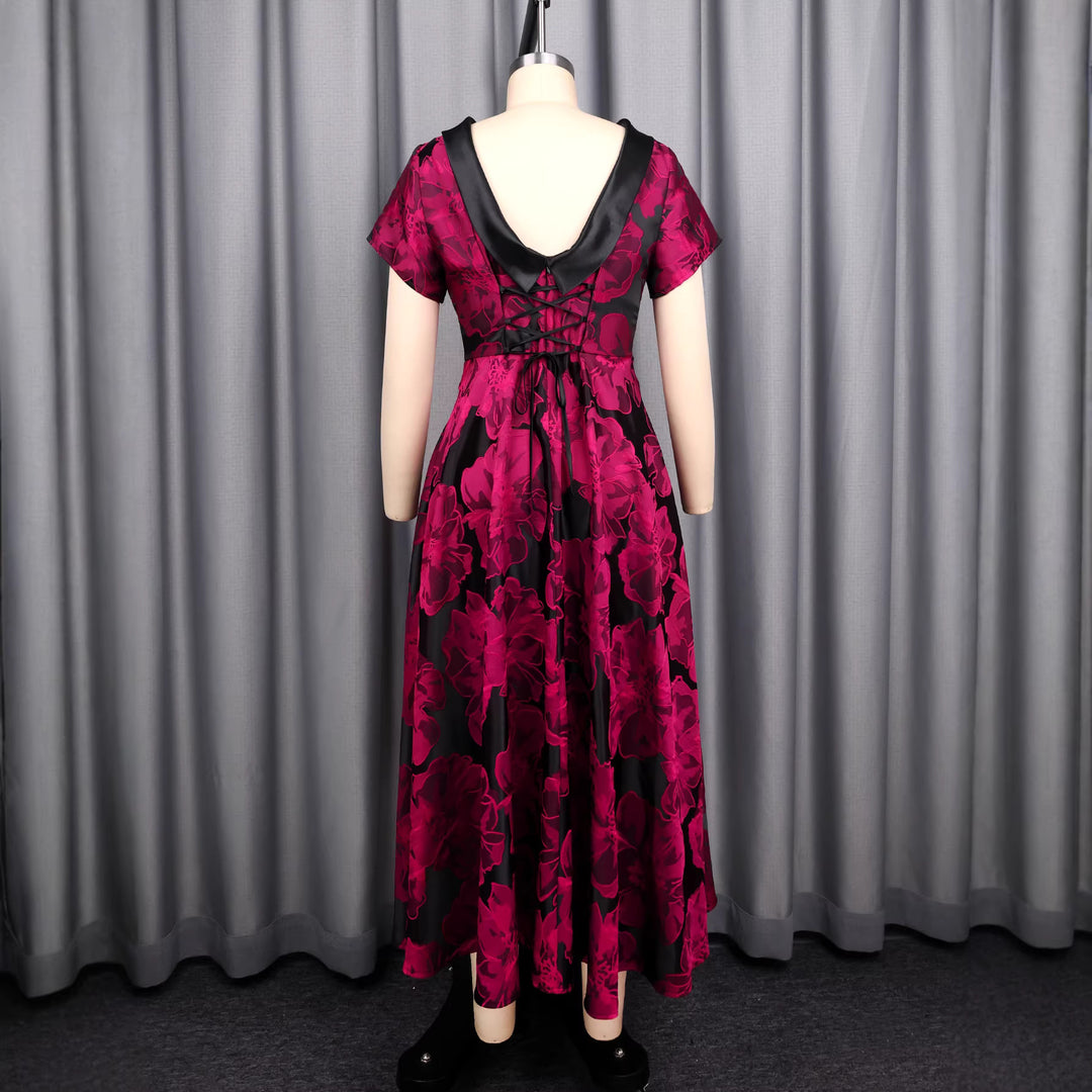 Damer Elegante Midikjole med floral design og struktureret overdel Skovae