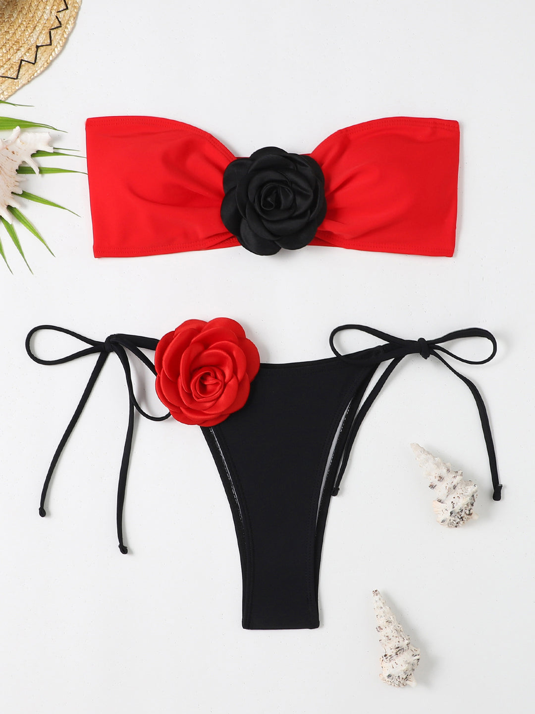 Dame bandeau-bikini med dekorative blomsterapplikationer og høj udskæring Stilla