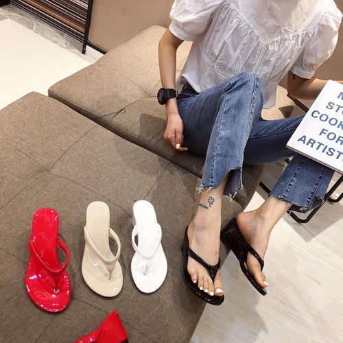 Dame Wedge-sandaler med elegant tåstrop og komfortabelt fodbed Stilla