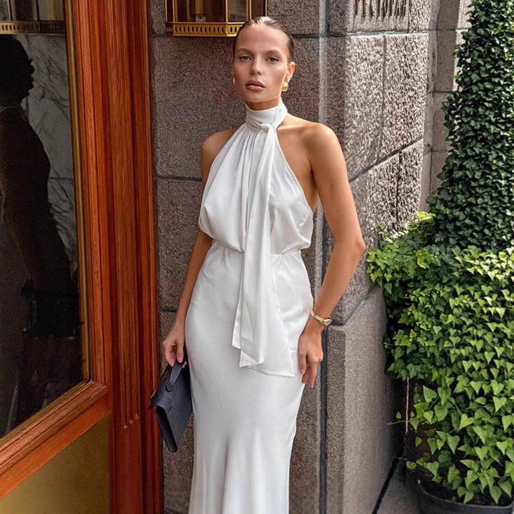 Dame Maxi-kjole med smart Halterneck og elegant snit Stilla