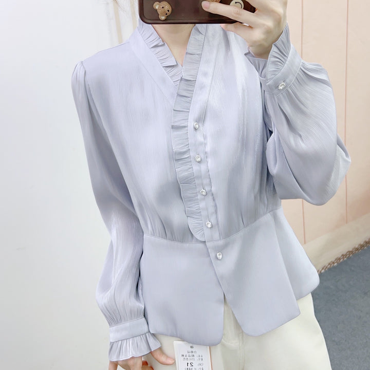 Dame elegant bluse med flæse design og dekorative knapdetaljer Stilla