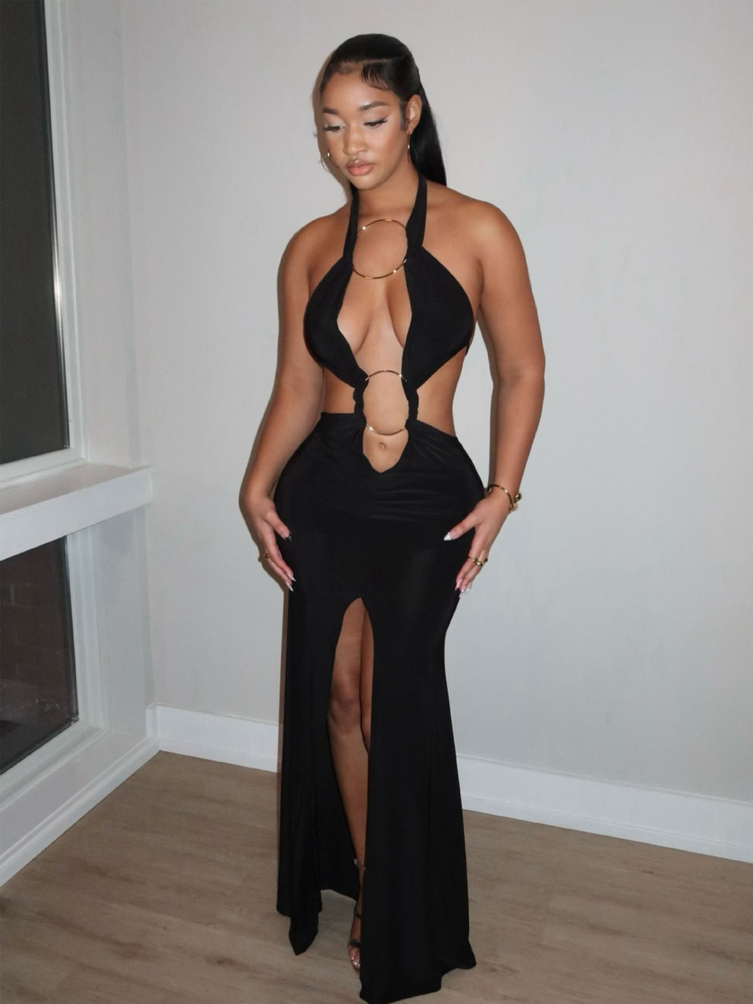 Ladies excitierende maxi kjole med dyb V-hals og elegante samlingselementer
