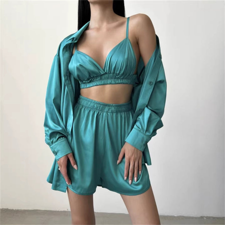 Kvinders fashionable sæt lavet af glat bluse top og korte bukser Skovae