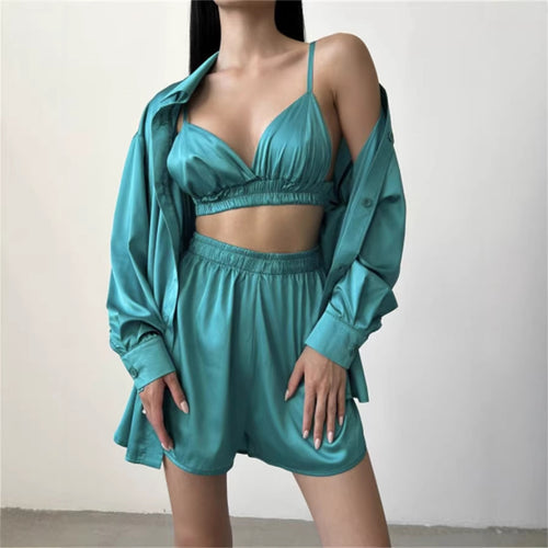Kvinders fashionable sæt lavet af glat bluse top og korte bukser Skovae