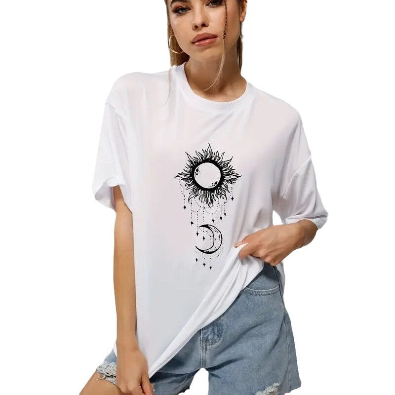 Dame Oversized T-Shirt med mystisk sol element Stilla