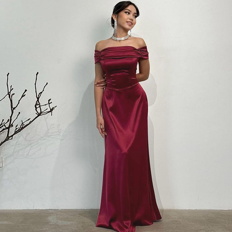 Dame Maxikjole med skulderfri ærmer og dekorative flæsedetaljer Stilla