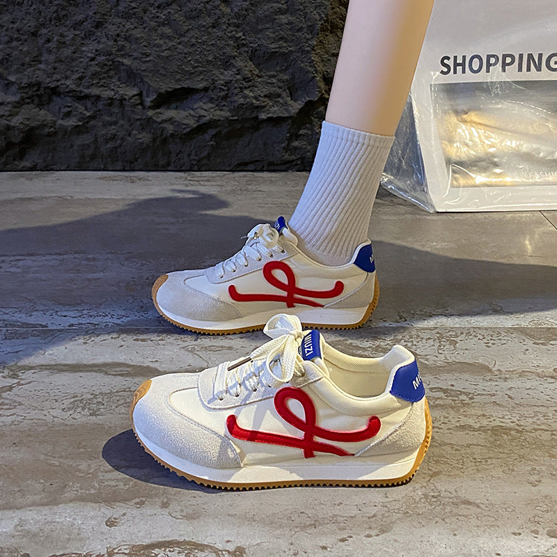Dame Sporty Sneakers med stilfuld logo-detalje og åndbar overfladestruktur Stilla