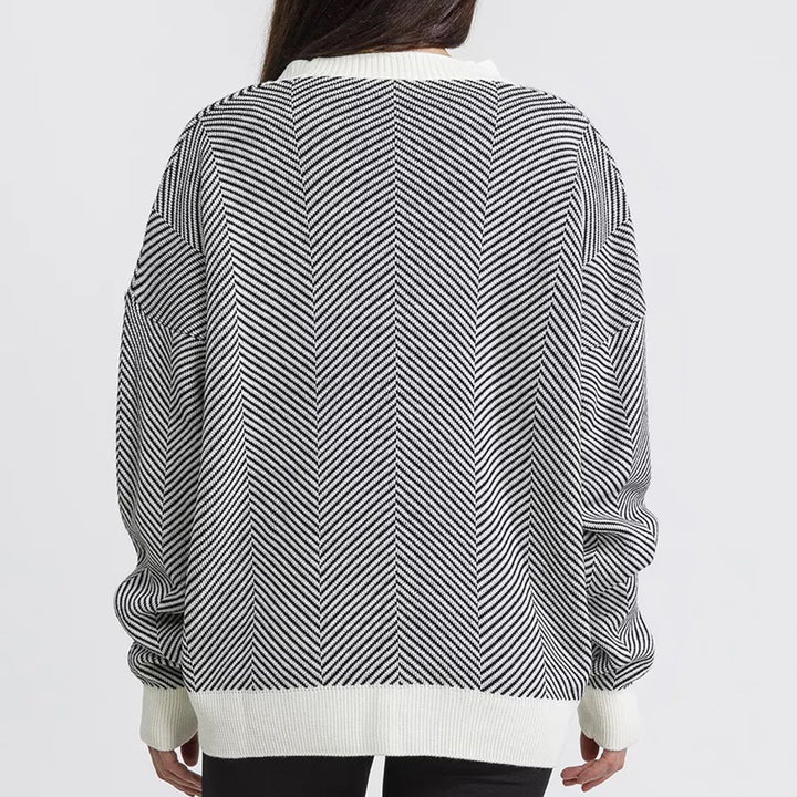 Kvinders hyggelige cardigan med elegante kabelstrik detaljer og knaplukninger Stilla