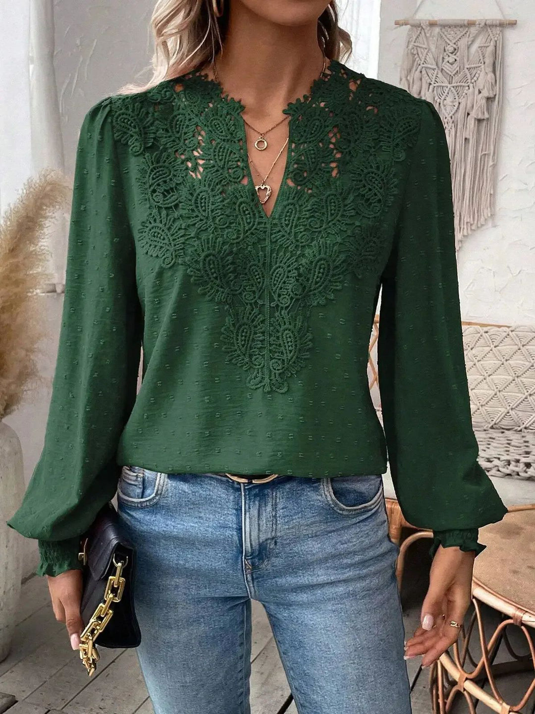 Damebluse med kunstnerisk broderi Stilla