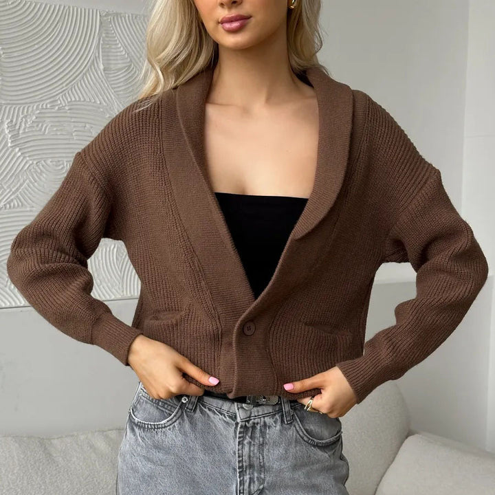 Kvinders cardigan med sjalkrave og knapdetalje Stilla