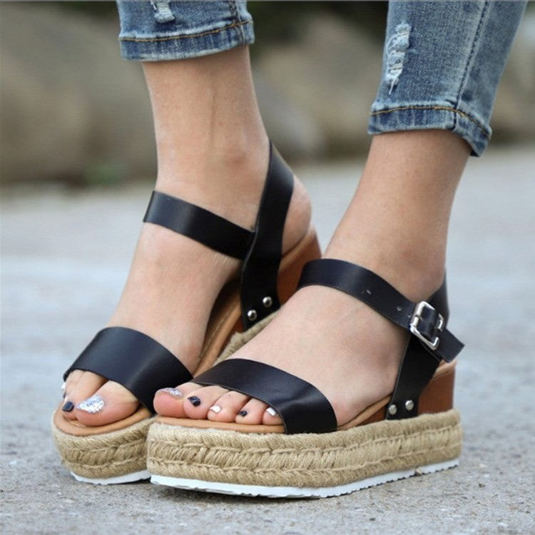 Dame Wedge-sandaler med justerbart remdesign og komfortabel sål Stilla