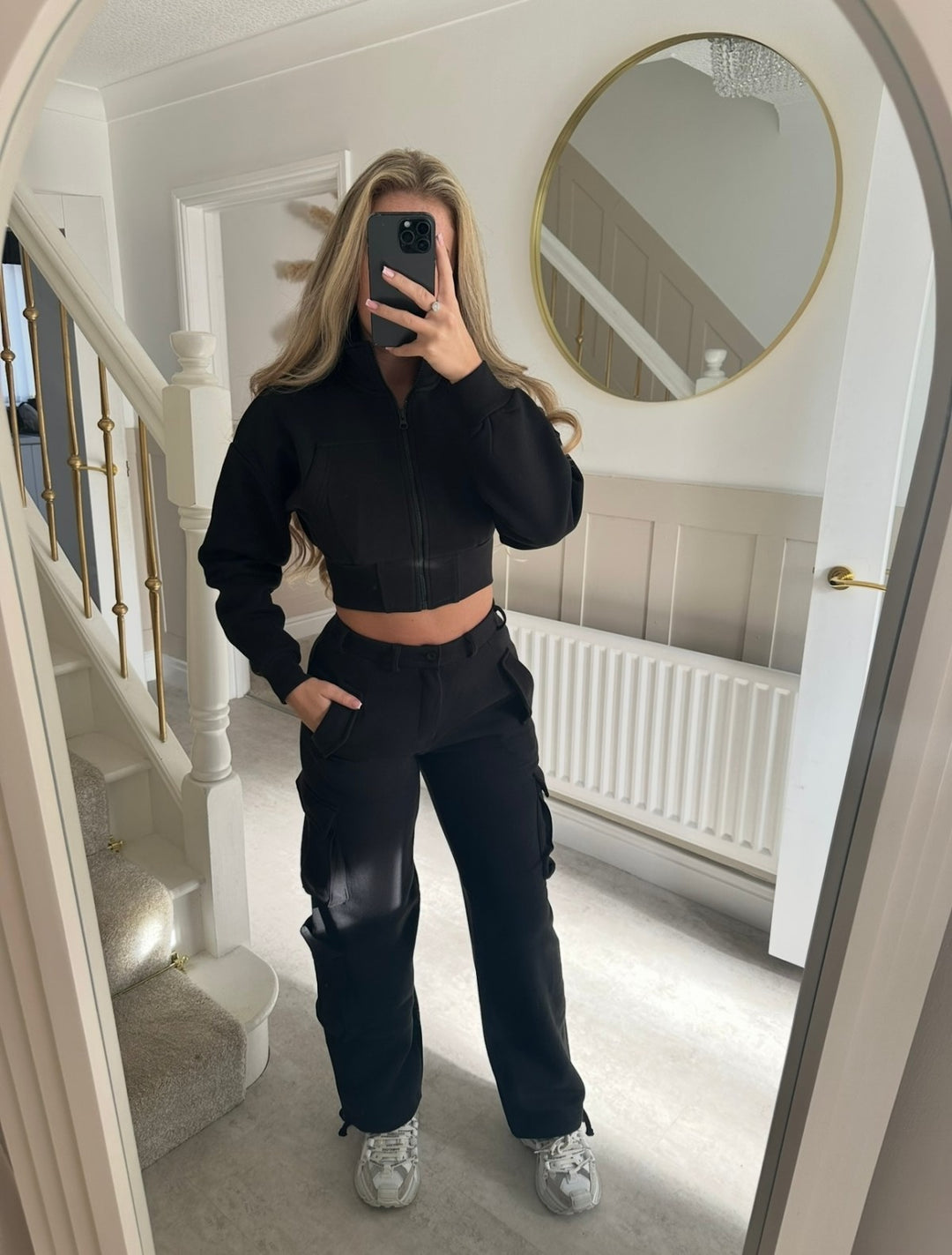 Kvinders fashionable cropped fritids sæt med funktionel lynlås og praktiske lommer
