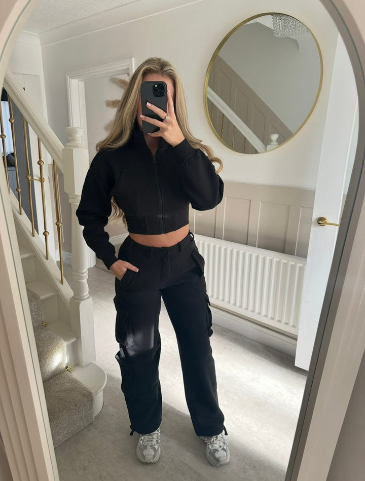 Kvinders fashionable cropped fritids sæt med funktionel lynlås og praktiske lommer