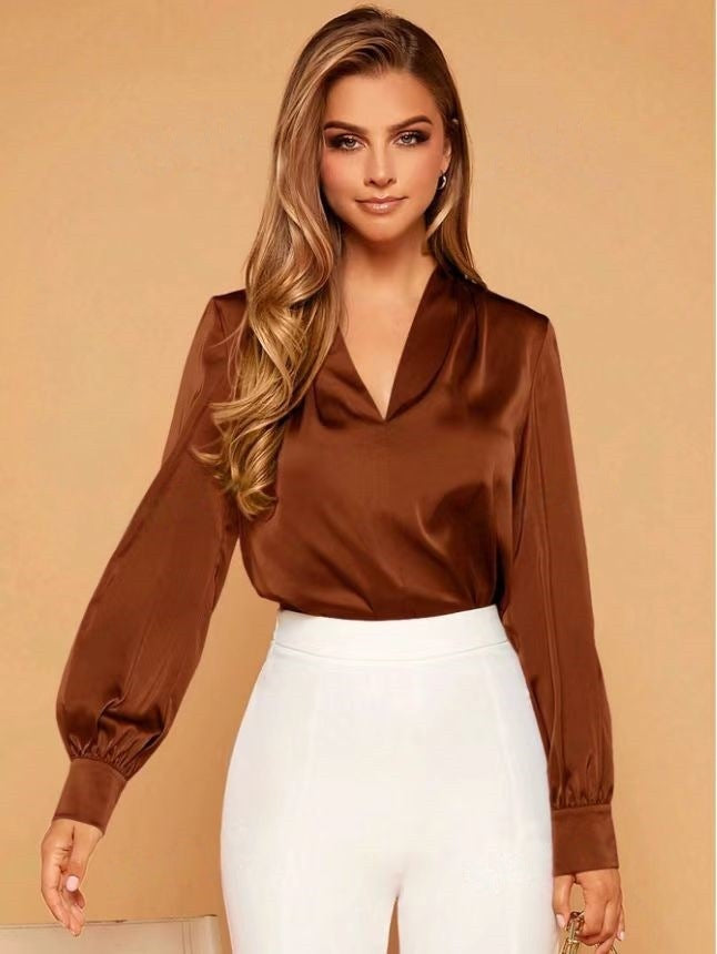 Dame Satin Bluse med V-udskæring og elegante pufærmer Stilla