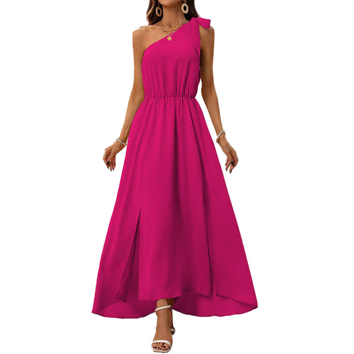Kvinders maxikjole med asymmetrisk neckline og stilfuld slids Stilla