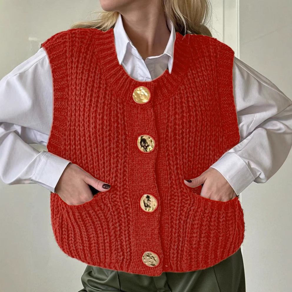Dame hyggelig strikvest med store knapper og praktiske lommer Stilla