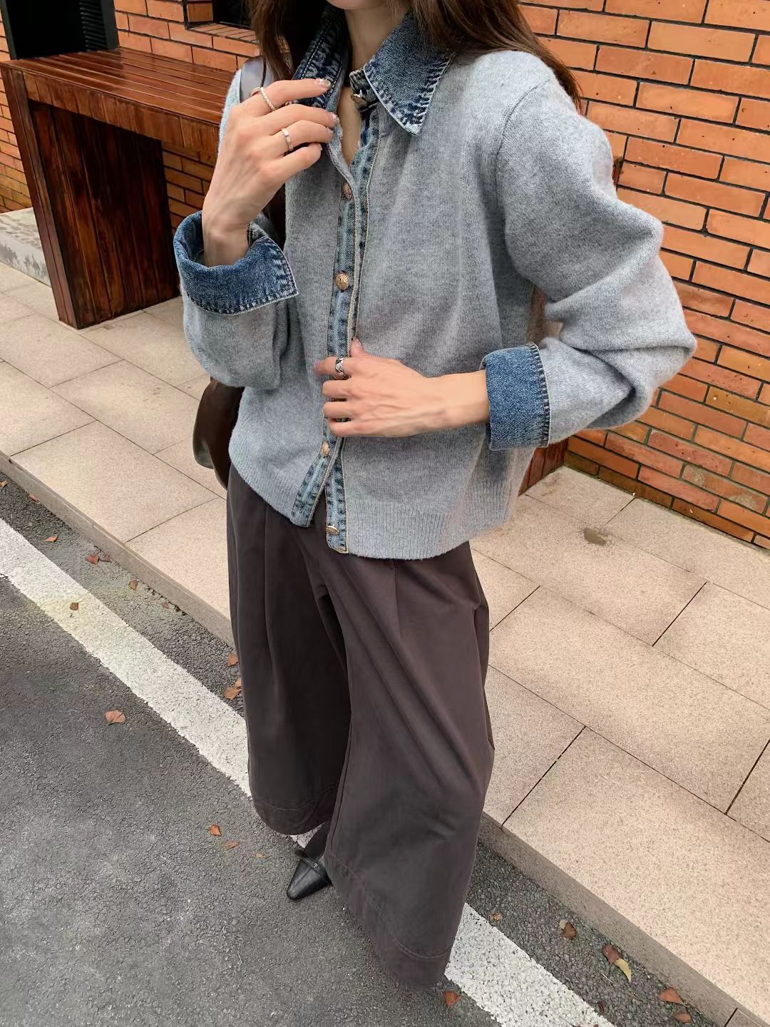 Dame fashionabel cardigan med innovativ krave og elegante knapdetaljer Stilla