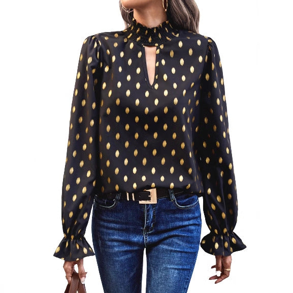 Dame elegant bluse med moderne halsudskæring og gyldne accenter Stilla