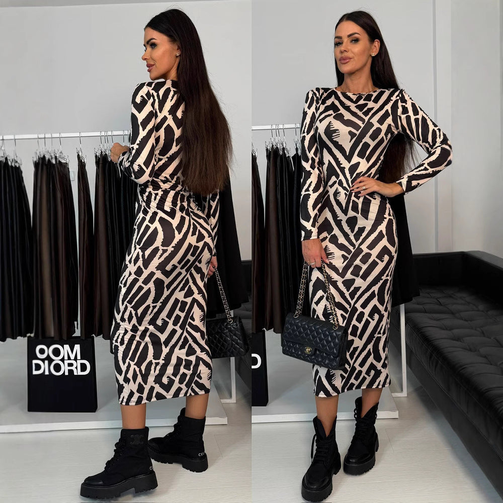 Dame Longsleeve kjole med moderne dyreprint og figursyet snit Stilla