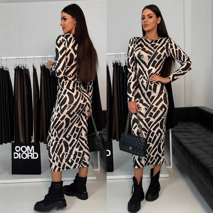 Dame Longsleeve kjole med moderne dyreprint og figursyet snit Stilla