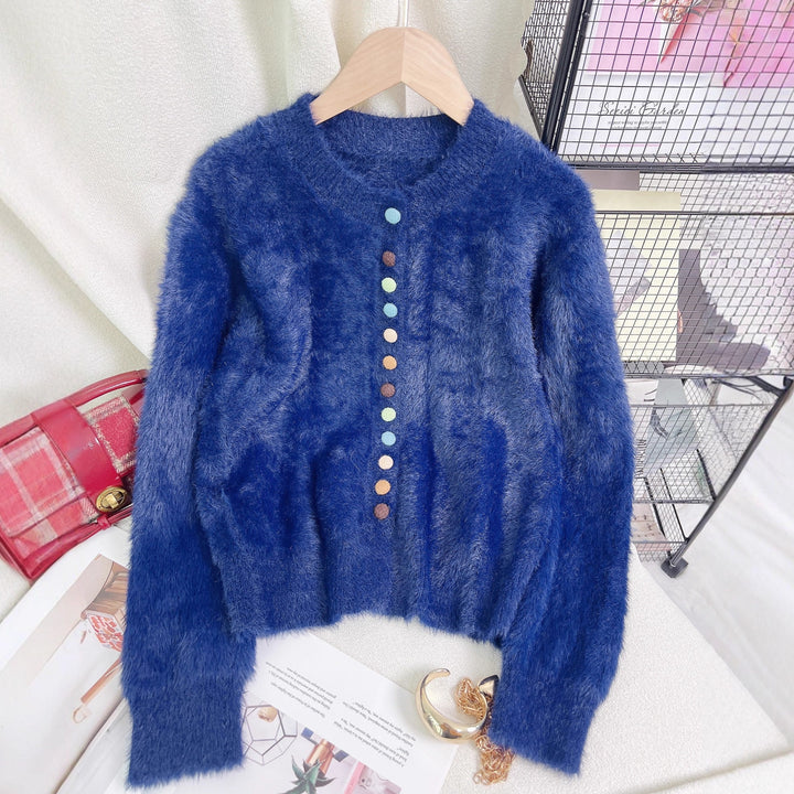 Kvinders fluffy cardigan med farverige knapper og bredskåret design Stilla