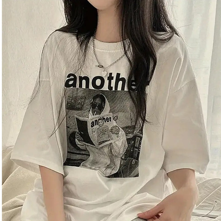 Dame T-shirt med kunstnerisk grafiktryk og moderne snit Stilla