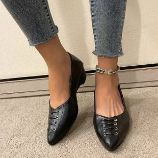 Dame elegante Ballerinas med moderigtige snørredetaljer og behagelig sål Stilla