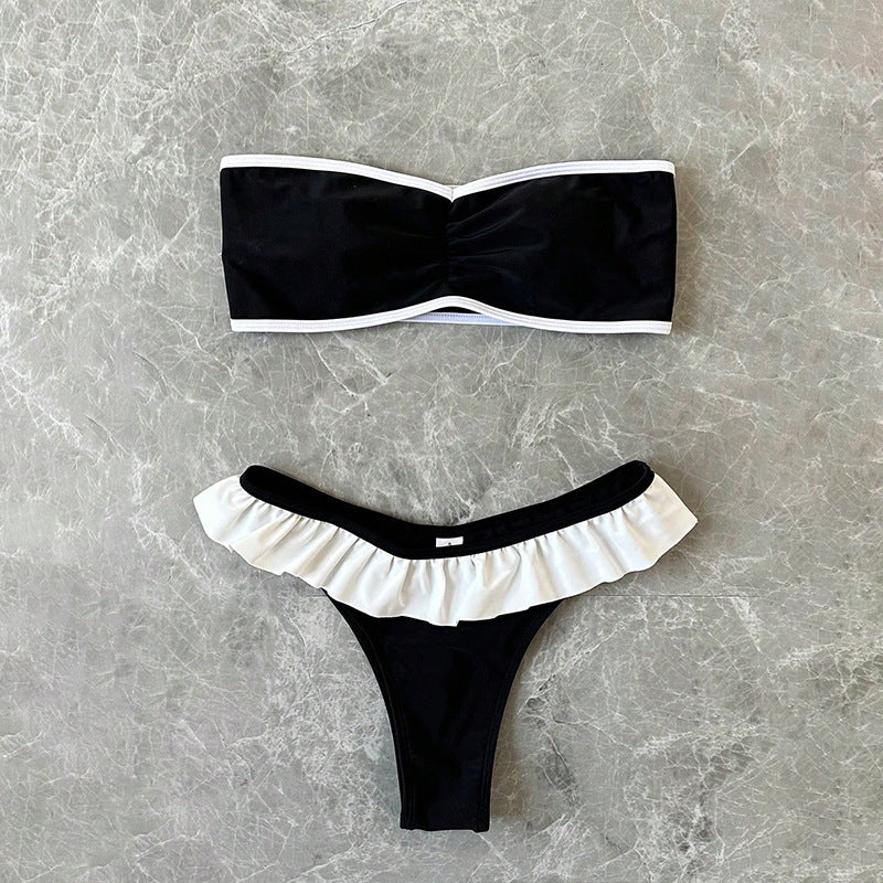 Dame Bandeau-bikini med flæsedetaljer og kontrasterende accenter Skovae