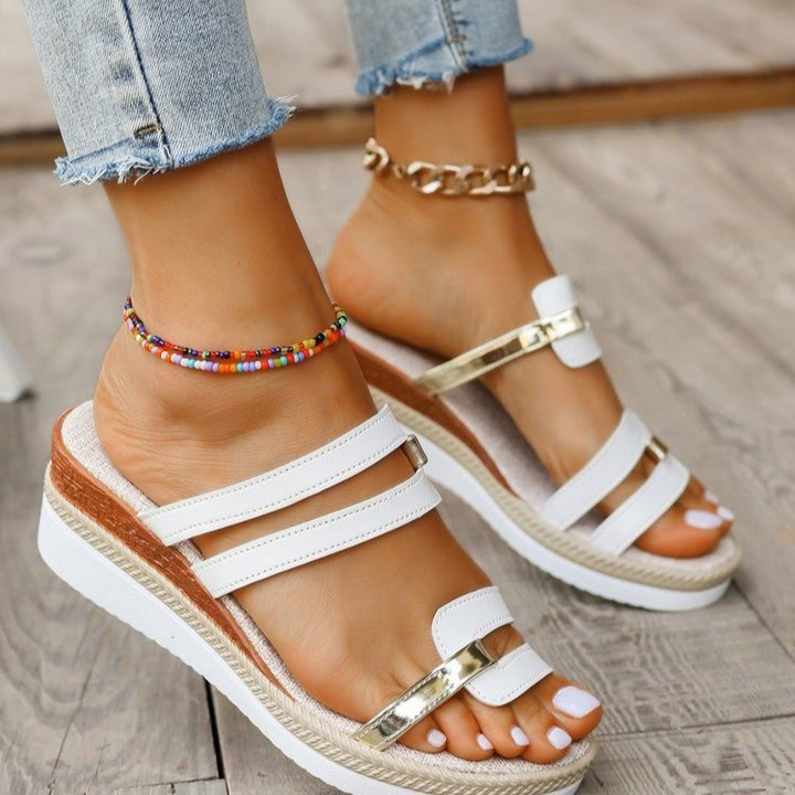 Dame platform sandaler med elegante stropper og modig accent Stilla