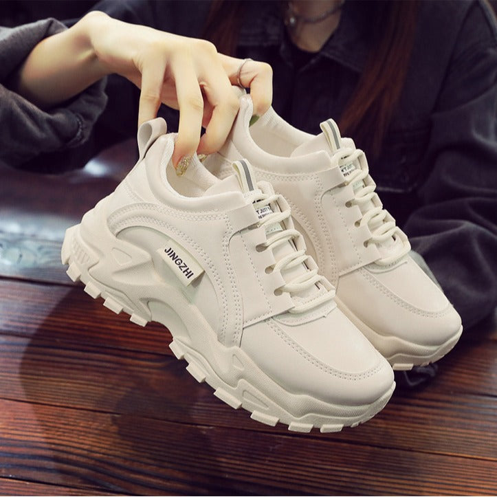 Dame Sneakers i sporty-elegant stil med robust overmateriale og skridsikker profilsåle Stilla