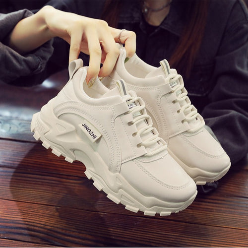 Dame Sneakers i sporty-elegant stil med robust overmateriale og skridsikker profilsåle Stilla