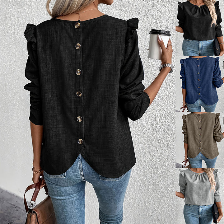 Damebluse med elegant knapdetalje og rufflelementer Stilla