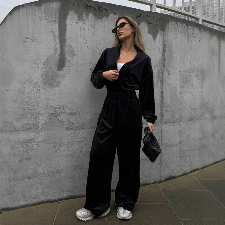 Kvinders afslappede fleece jumpsuit med høj krave og praktisk lynlås Skovae