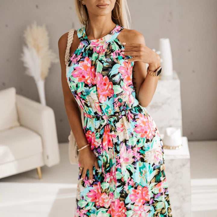 Dame maxikjole med flydende snit og blomstrende design Stilla