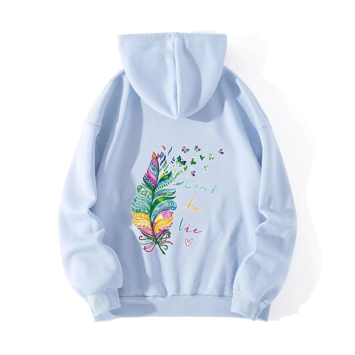 Kvinders casual hoodie med farverigt fjerdesign og inspirerende tekst Stilla