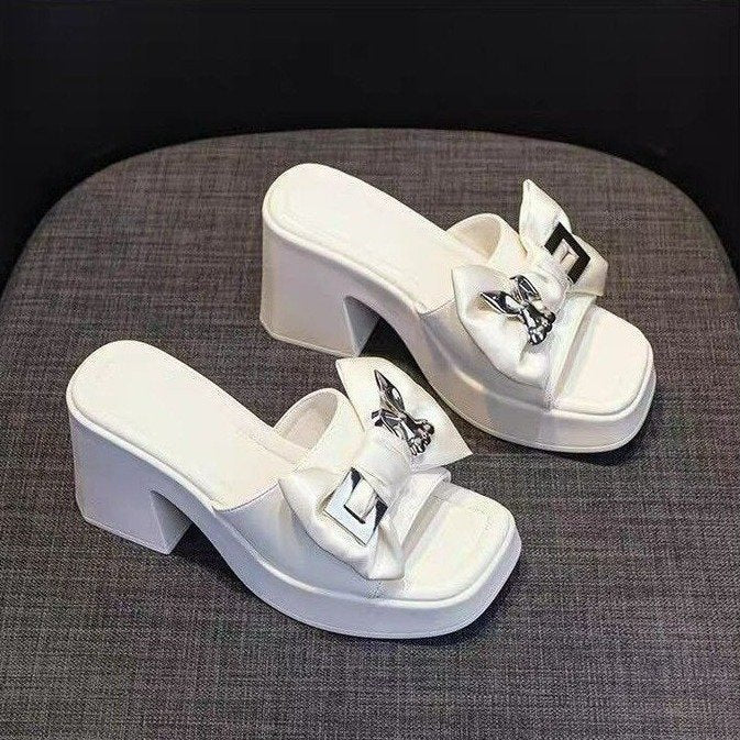 Dame elegante mules med dekorativt sløjfedetalje og stabil platform Stilla
