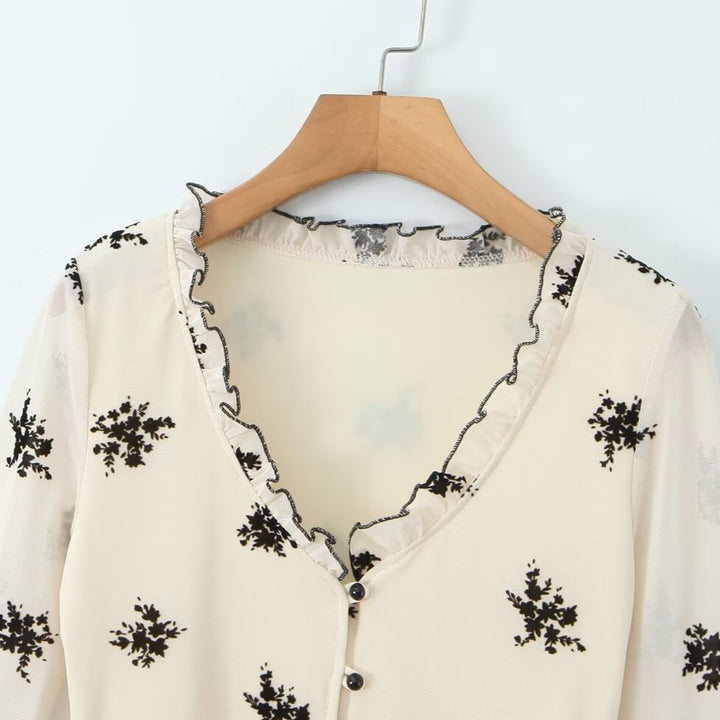 Damebluse med blomstret design og flæsedetaljer Stilla