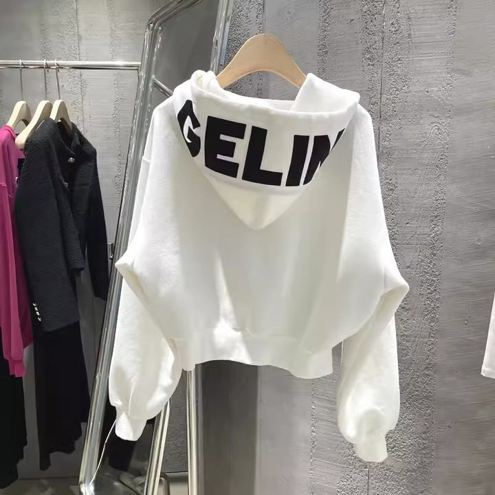 Kvinders cropped hoodie med en afslappet pasform og elastiske manchetter
