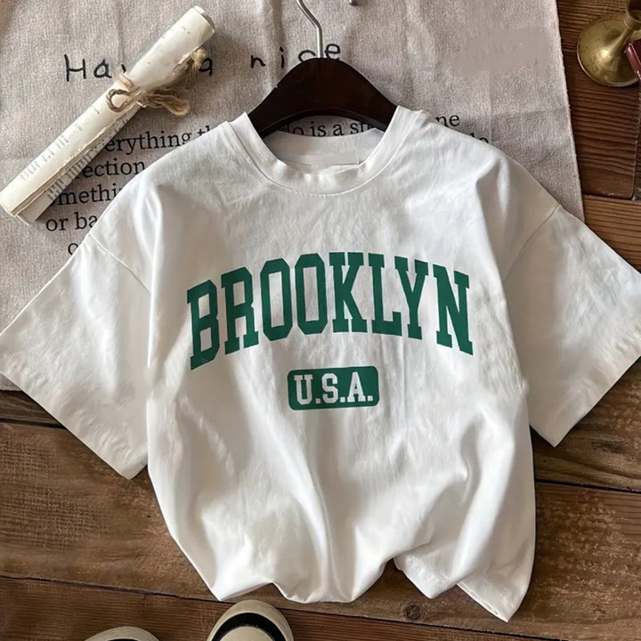 Dame oversized T-shirt med nostalgisk Brooklyn-design Stilla