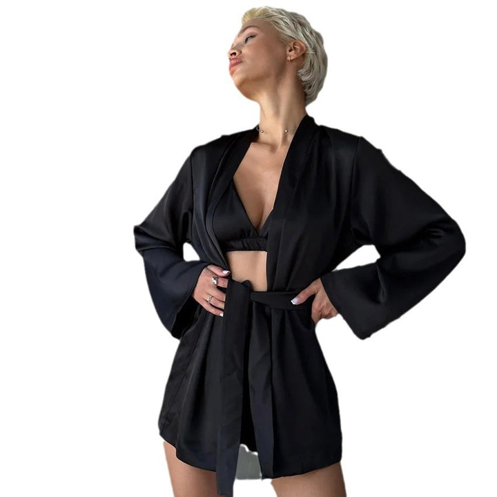 Dame elegant satin-kimono-sæt med matchende bikini og shorts Stilla