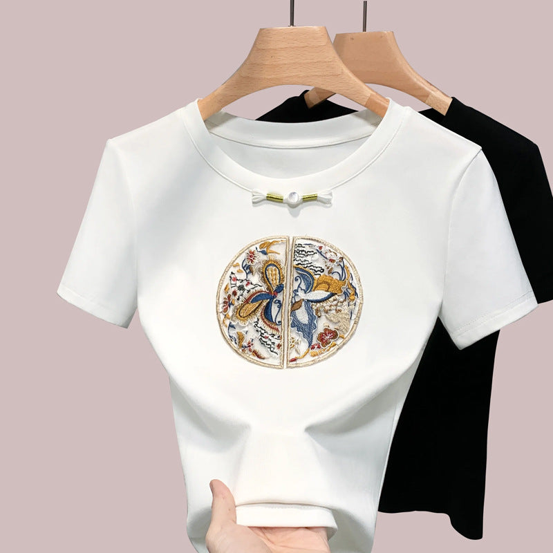 Dame T-shirt med kunstnerisk broderi og elegant slids Stilla