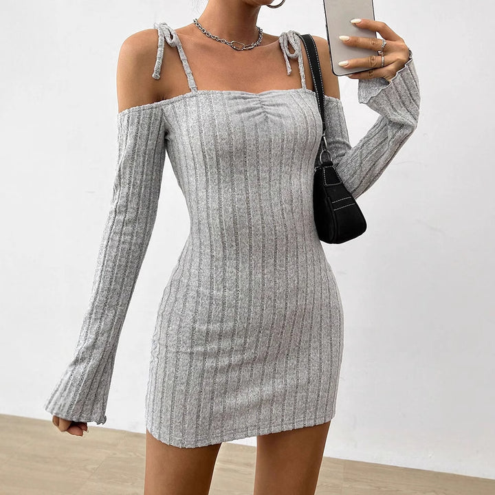 Damer Off-Shoulder Minikjole med volangdetaljer og fint ribstrik Skovae