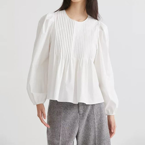 Damebluse med plisserede detaljer og voluminøse ærmer Stilla