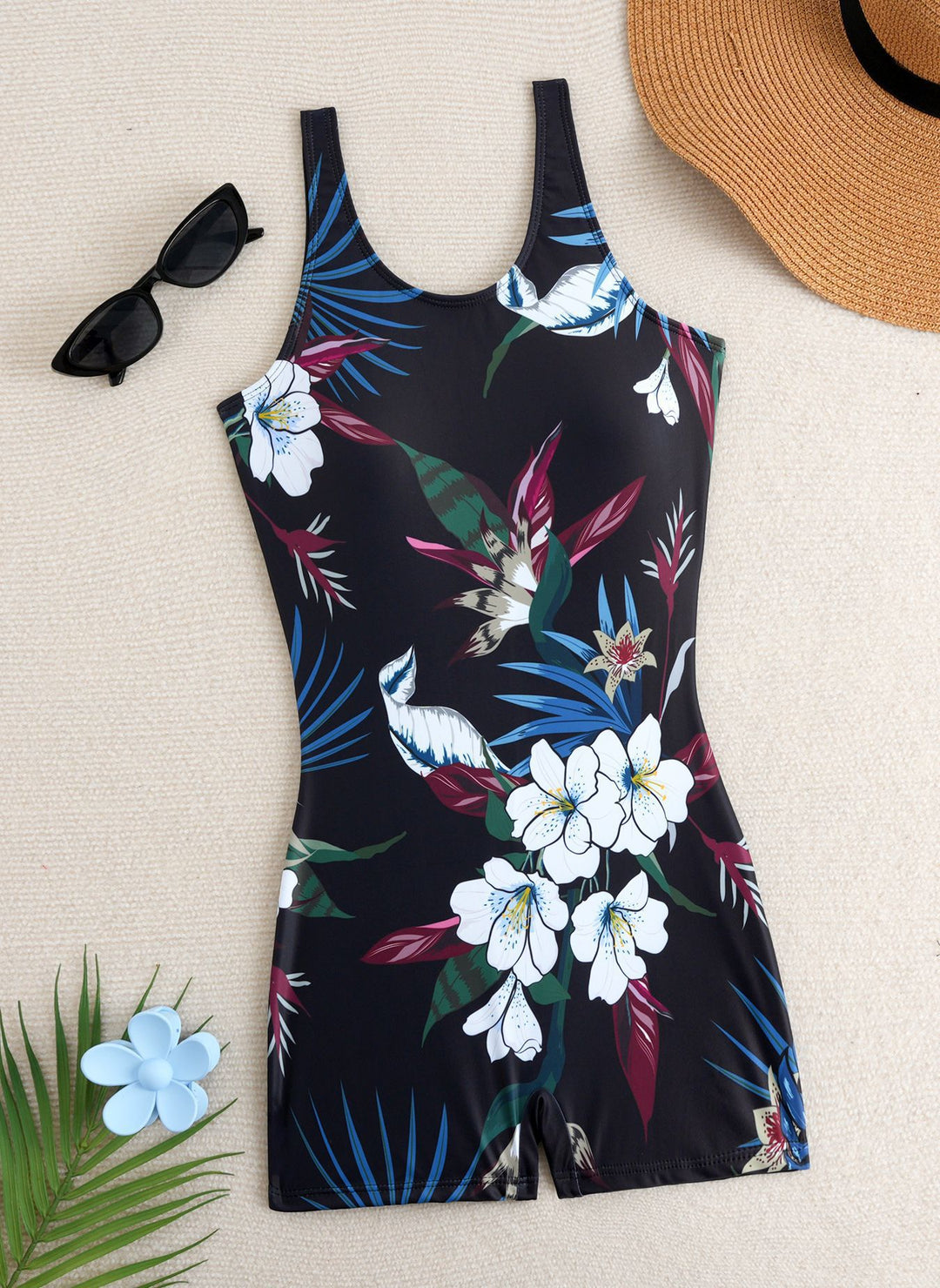 Damer sporty one-piece badedragt med trendy grafikdesign Skovae