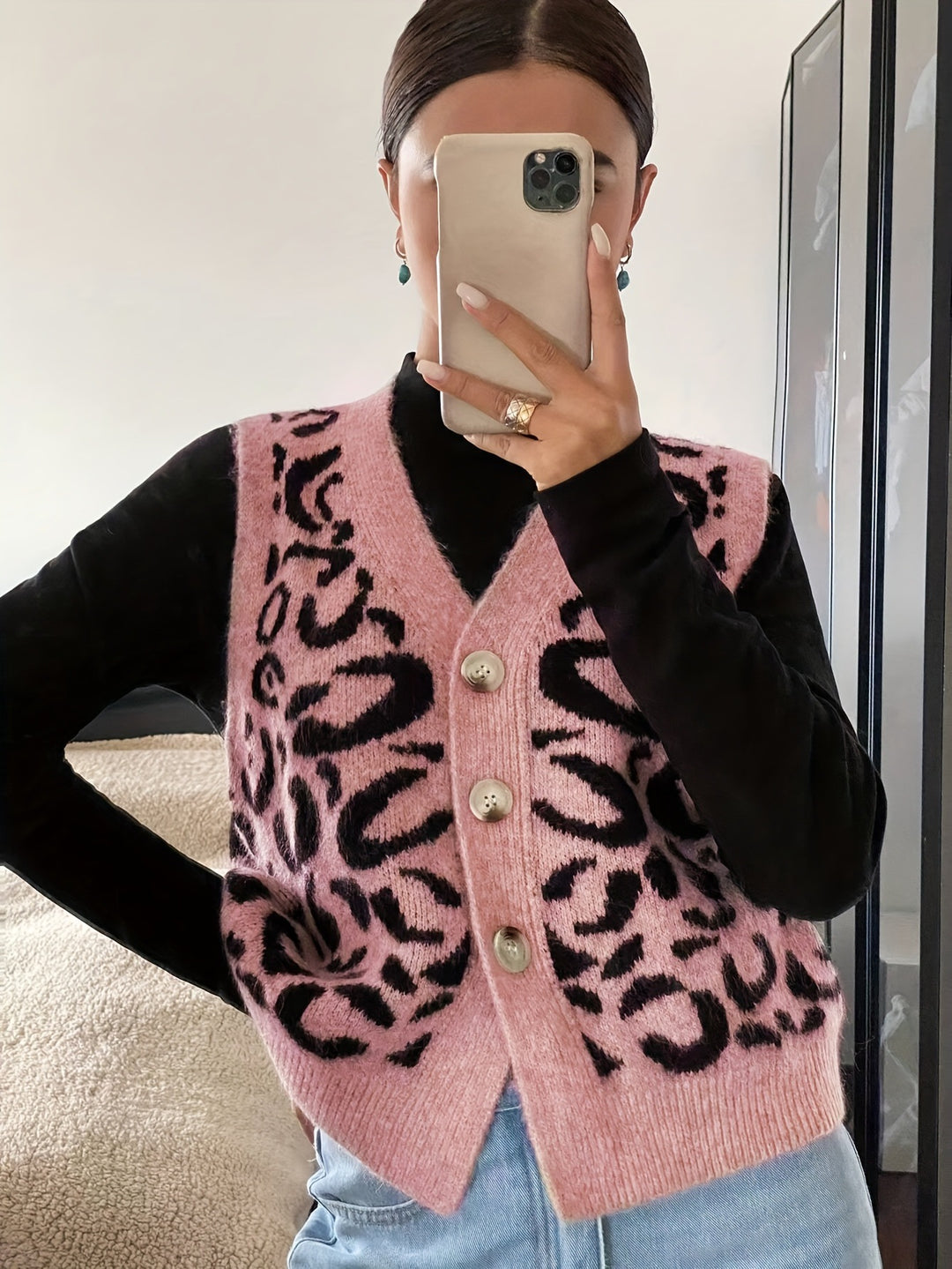 Dame strikket vest med elegant leopardmønster og knapper af høj kvalitet Stilla
