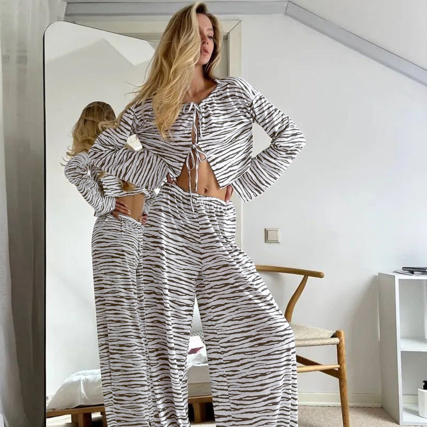 Dame pyjamasæt med afslappet knude-overdel og bred bukse-snit Stilla