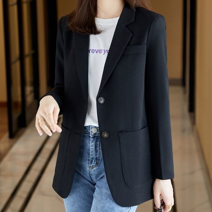 Kvindernes elegante og moderne blazer med klaplommer Stilla