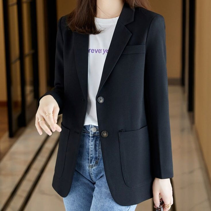 Kvindernes elegante og moderne blazer med klaplommer Stilla