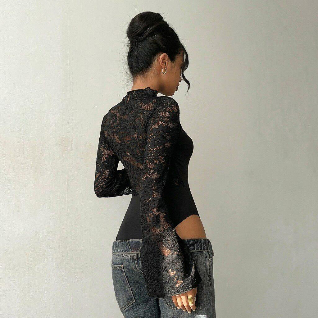 Dame bodystocking med transparente spidse ærmer og moderne cut-out Skovae